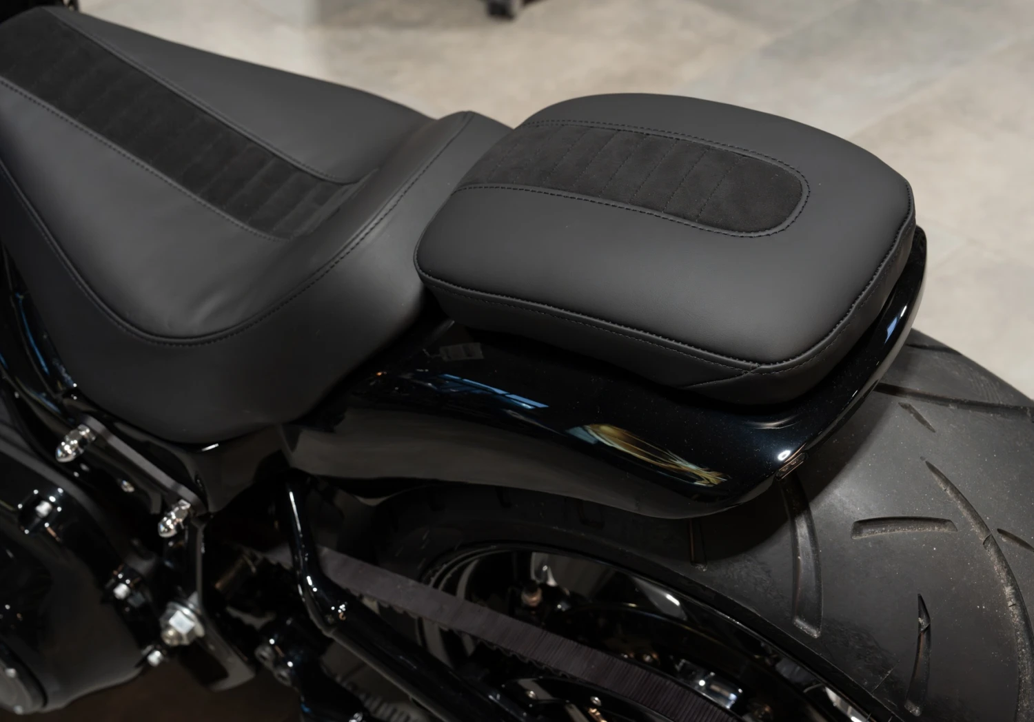 Soziussitzpad Mit Saugnäpfen Leder Gesteppt 6 Soziussitzpad Mit Saugnäpfen Leder Gesteppt – Bild 4