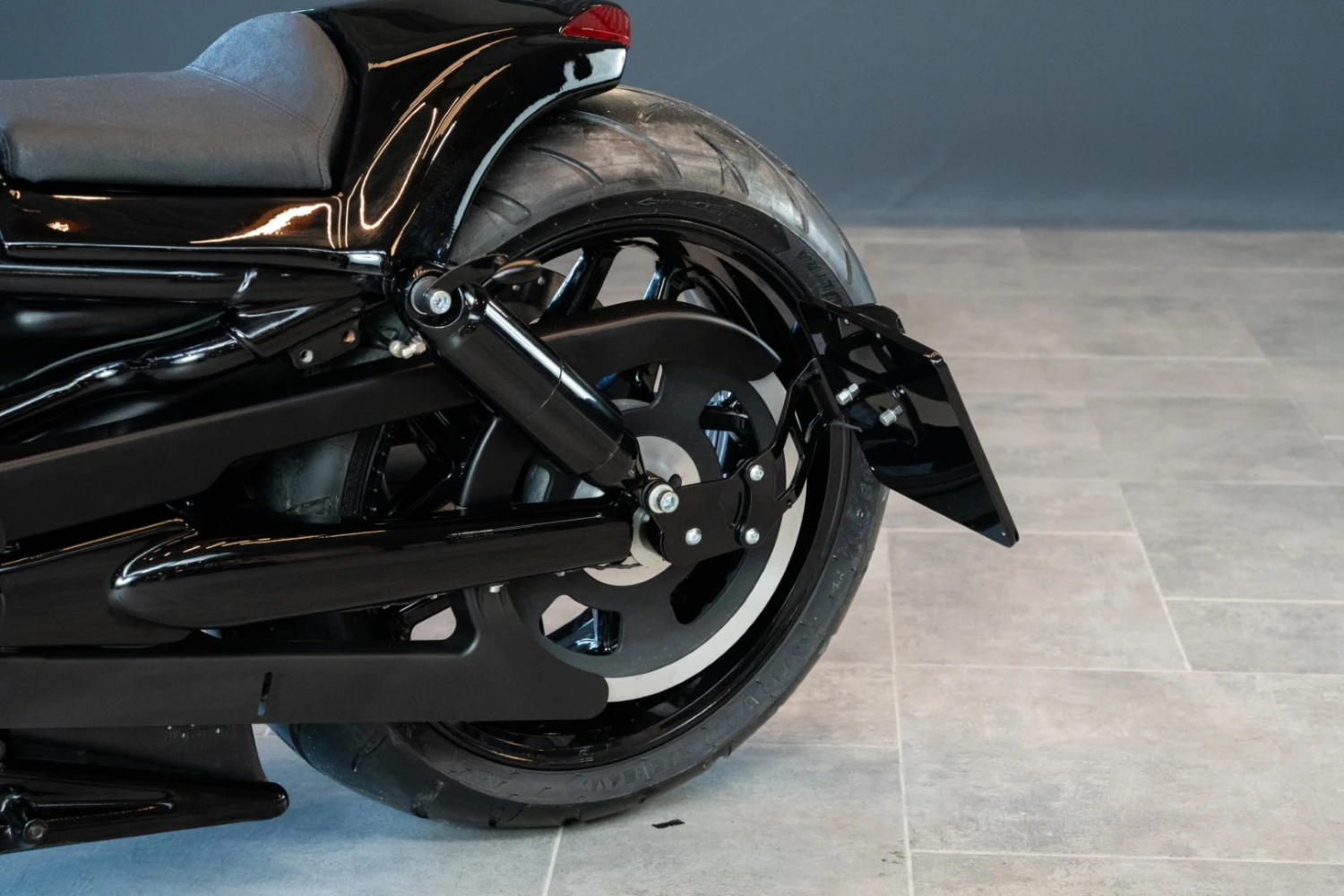 Seitlicher Kennzeichenhalter Medium Pro Schwarz 4 Seitlicher Kennzeichenhalter Medium Pro Schwarz – Bild 2