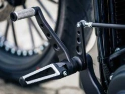 Fußrastenanlage V-Tech -Thunderbike Verkaufsgeschäft 31 74 020 4a1