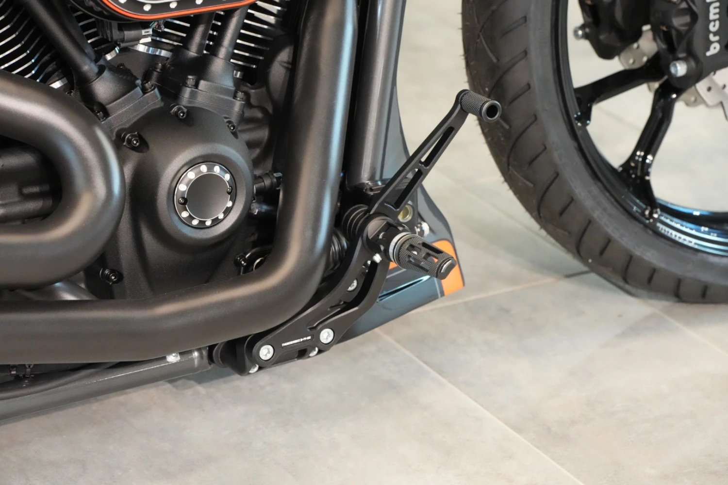 Fußrasten Vorverlegungskit Phantom Schwarz Matt 4 Fußrasten Vorverlegungskit Phantom Schwarz Matt – Bild 2