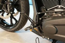 Fußrasten Vorverlegungskit Phantom Schwarz Matt 10 Fußrasten Vorverlegungskit Phantom Schwarz Matt -Thunderbike Verkaufsgeschäft 31 74 200 2