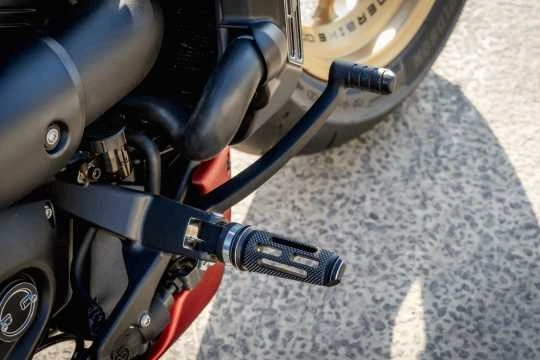 Fahrer Fußrasten Set SP-S Schwarz 4 Fahrer Fußrasten Set SP-S Schwarz – Bild 2