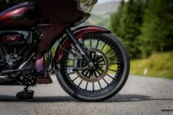 Gabelbrücke Shark 4° 23" Schwarz 9 Gabelbrücke Shark 4° 23" Schwarz -Thunderbike Verkaufsgeschäft 61 77 1208